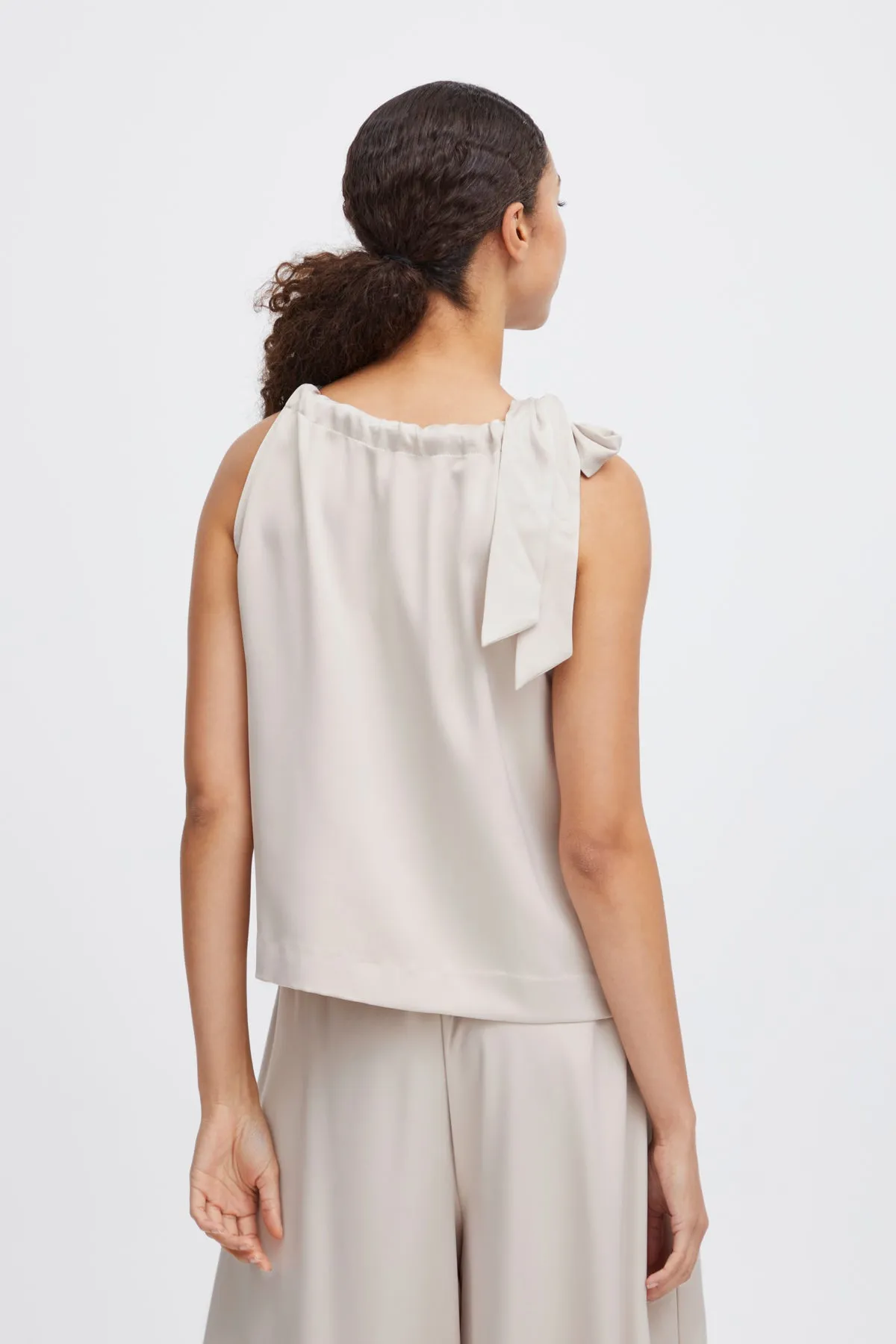 Esto Sleeveless Blouse